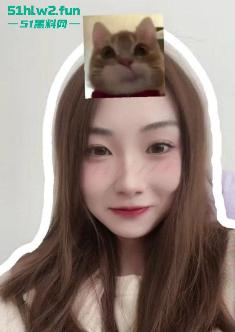 大连师范学院【吴美芳】跟网友裸聊自慰被曝光,人前乖乖女人后反差婊,这下可出名了!-5