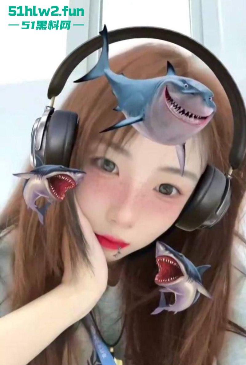 大连师范学院【吴美芳】跟网友裸聊自慰被曝光,人前乖乖女人后反差婊,这下可出名了!-6