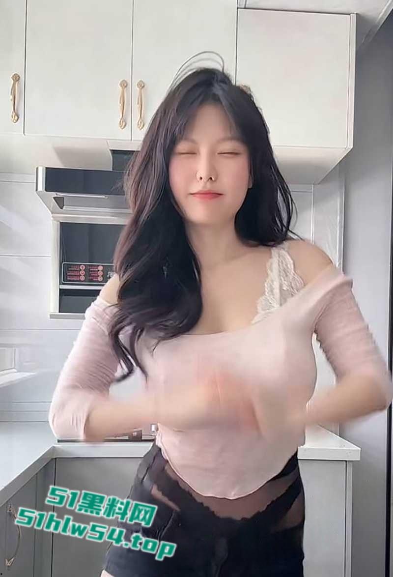 快手60万粉丝大奶网红【非凡化身】大尺度定制视频流出,穿丁字裤勒穴性感裸舞,撅着肥臀被搂操淫值爆表!-3