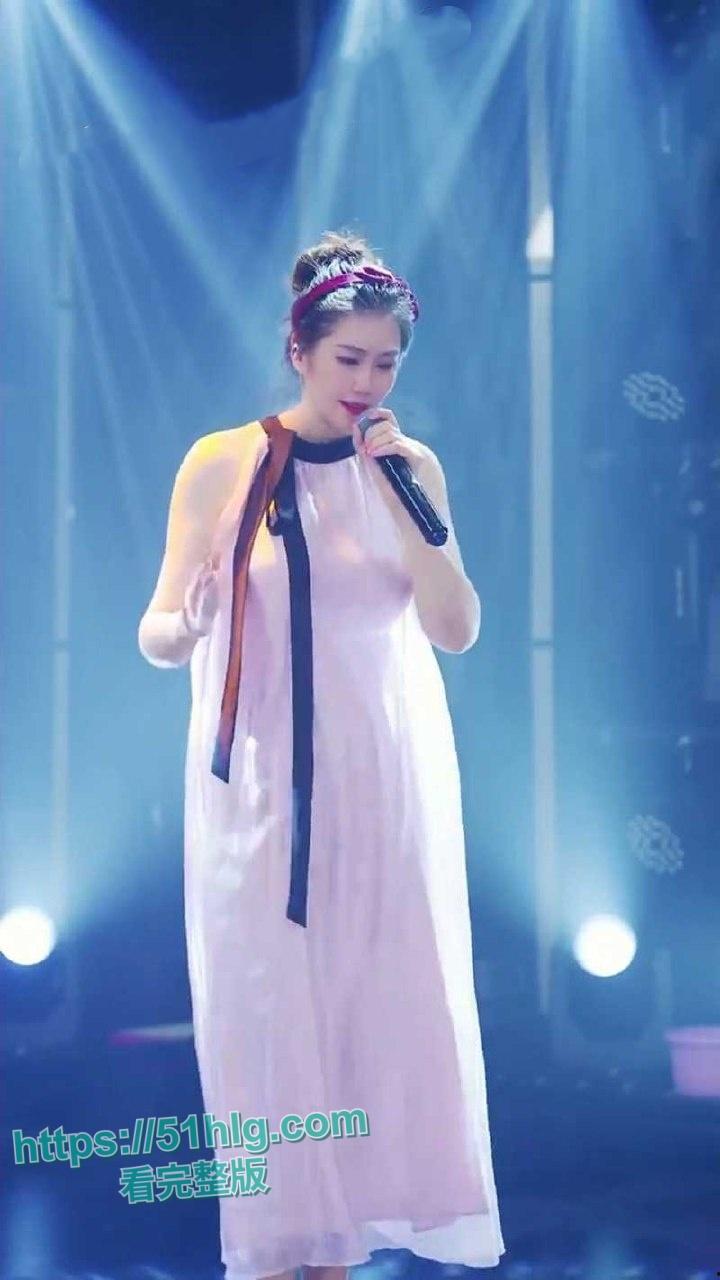 【重庆】抖音女网红【王乙翕】迅速串红 流量捞金两不误 线上穿透视装唱歌抖奶 线下约炮金主3P滴蜡各种爆操-6