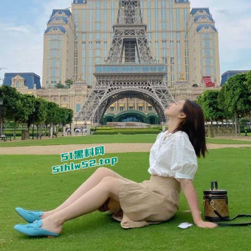 某单位的领导瓜友自爆,酒店潜规则刚入职的女大学生,白嫩皮肤姿势多样,全程主动骑乘飘飘欲仙!-1