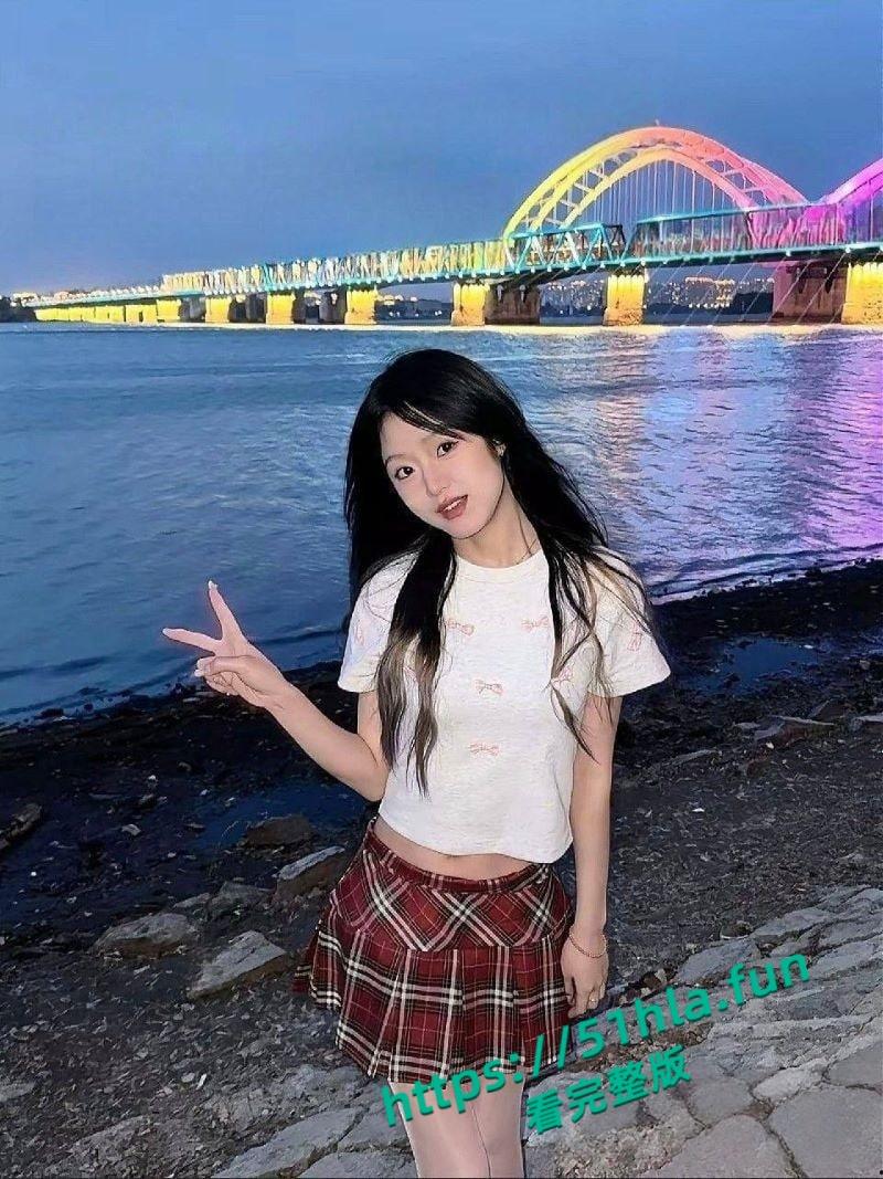 甘肃民族师范学院【陈美娇】回族学生妹调教视频流出，撒尿口爆群P玩弄后入爆操性感蜜臀！-1