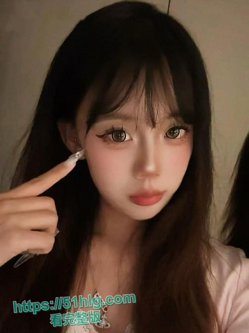 【浙江宁波】慈溪爆火的05年小母狗【王诗琴】，富豪宠爱千娇百媚，不雅视频曝光引热议-1