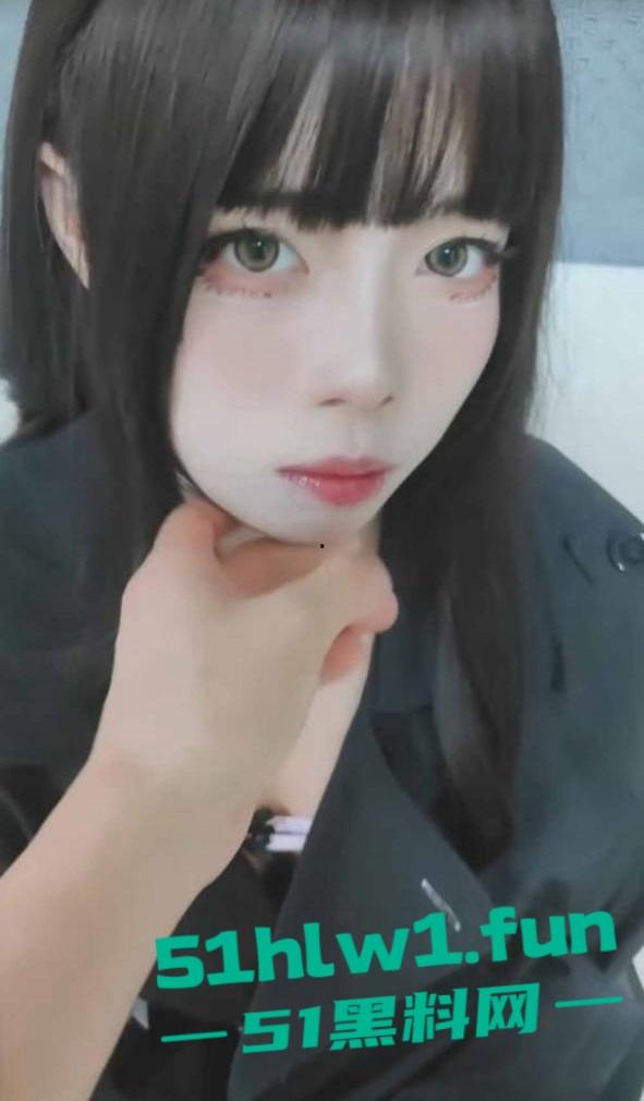 极品高颜值小仙女接受大神户外调教，塞入遥控跳蛋在超市景区大胆玩露出全程。-2