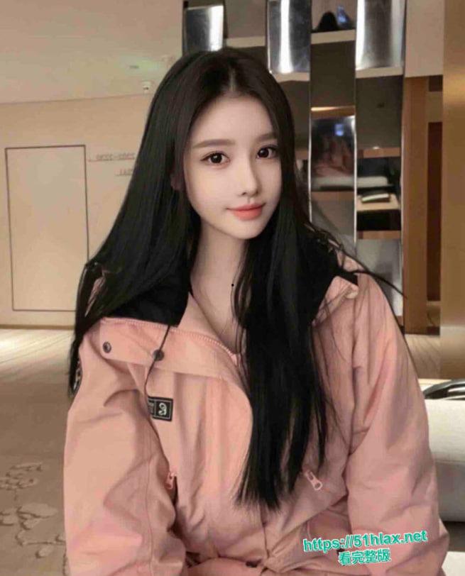 昆明理工大学系花李梦静家中最新私密视频泄密：跪地深喉吸吮肉棒口爆吞精，床上无套爆操骚穴激情颜射！-4