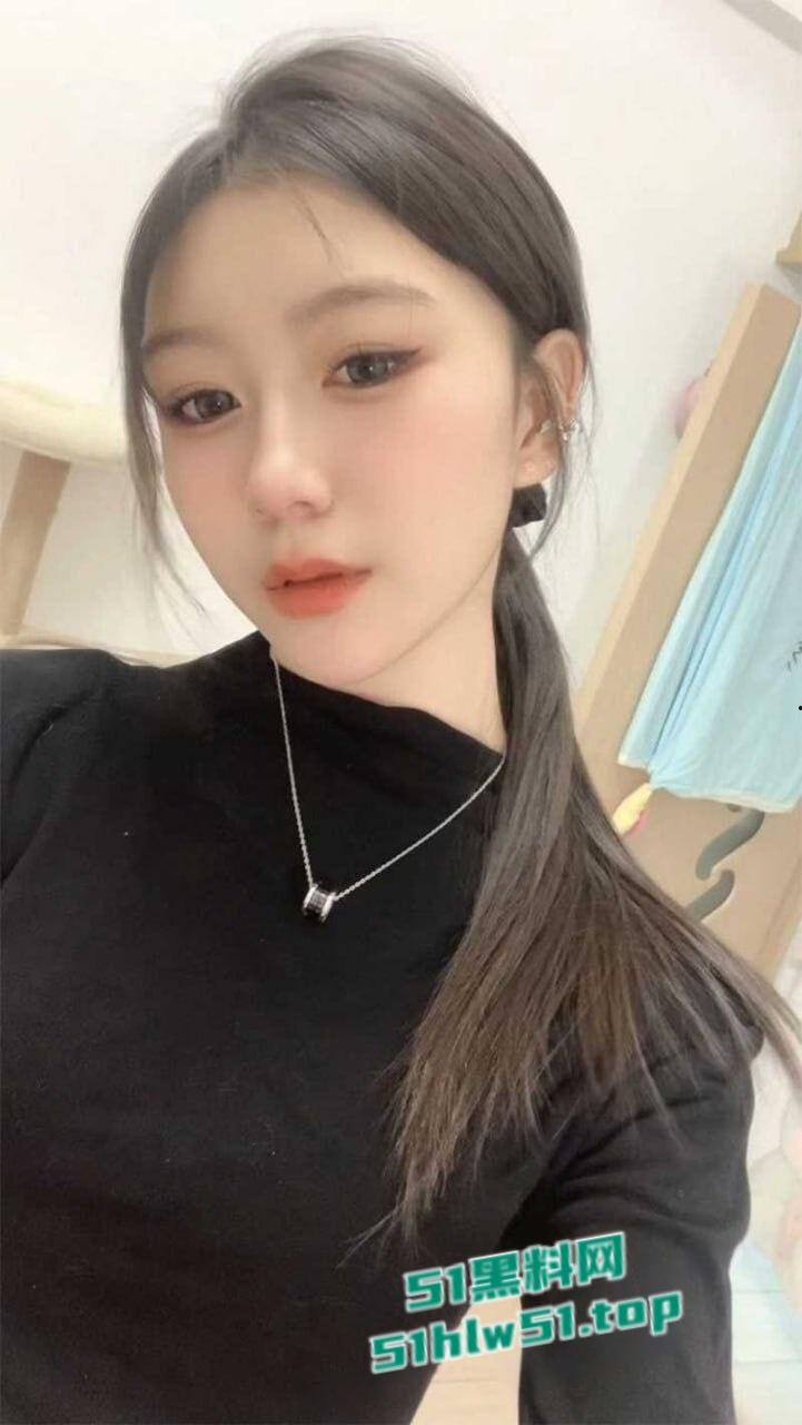 上海艺术学院的校花【夏宸玥】颜值逆天，竟是拜金反差女王，富二代勾搭肆意调教骚货！-1