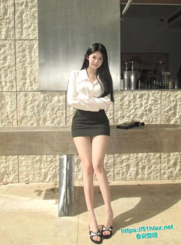 昆明理工大学系花李梦静家中最新私密视频泄密：跪地深喉吸吮肉棒口爆吞精，床上无套爆操骚穴激情颜射！-7