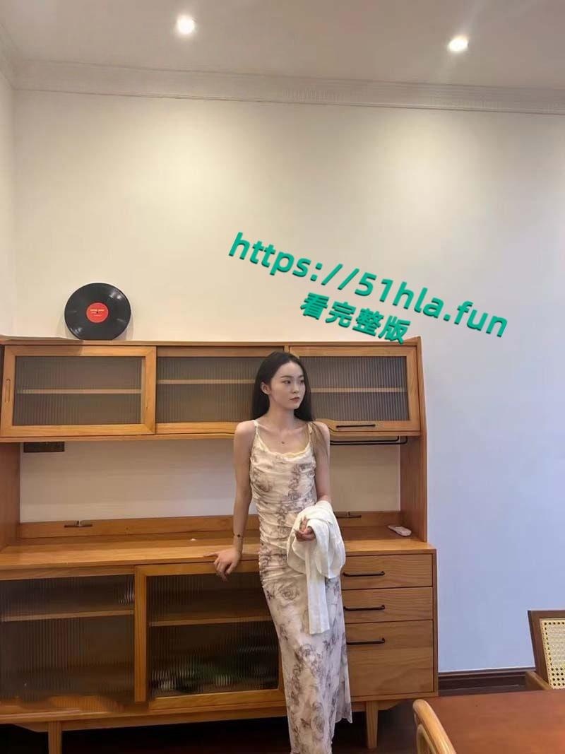 上海高颜值幼师【刘雨菲】人前女神人后贱母狗,炮友调教成精盆马桶,戴口球求草无比的反差!-4