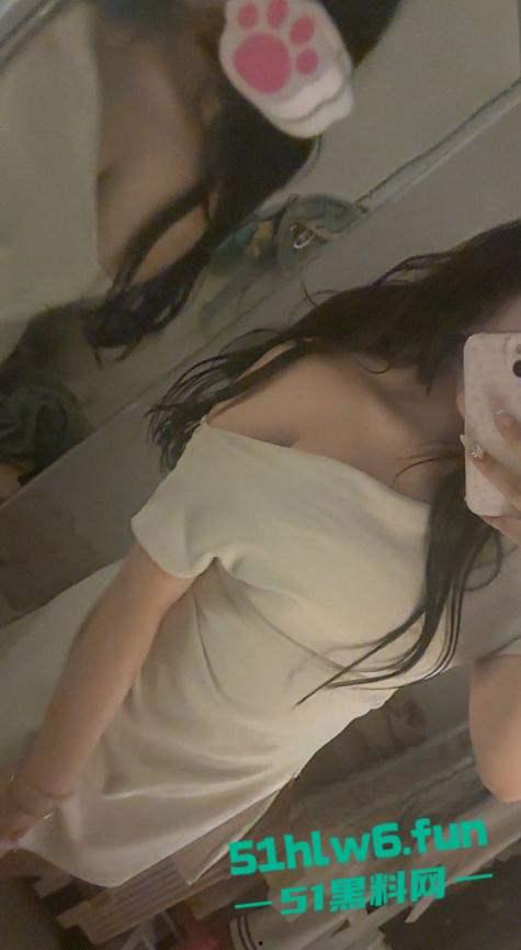 四川绵阳19岁大奶母狗【黄涵妤】献身金主受网调，人美啵大不惧羞涩怼脸出镜只为刺激！-6