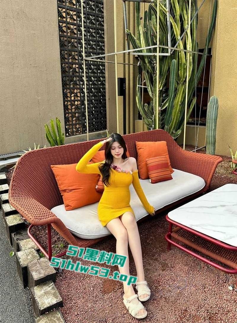 湖北极品孕妇【李芝依】妊娠期当转孕珠挑逗金主，后入抽插时翘臀高撩，如此美妇令人心神激荡！-3