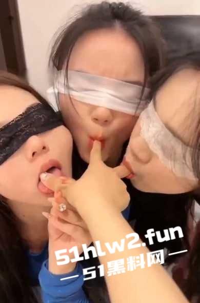 女虐女SM片段精选，下贱女的生活，三女M被女主人虐成狗，舔脚喝尿扇耳光吞口水，女人何必为难女人？-6