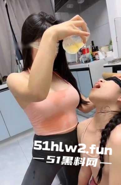 女虐女SM片段精选，下贱女的生活，三女M被女主人虐成狗，舔脚喝尿扇耳光吞口水，女人何必为难女人？-7