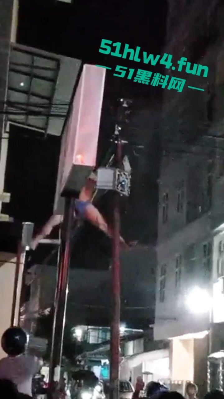 印尼一诈骗公司老板,通过理财诈骗方式骗取当地许多百姓钱财,被抓住后围追堵截,这身手真是了得啊。-2