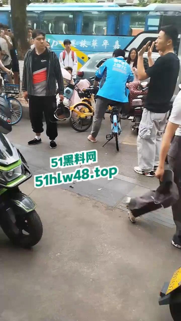 湖南纯爱小伙应声倒地！小伙为爱奔赴湖南打工，为爱工资全款上交却被女友戴绿帽。-3