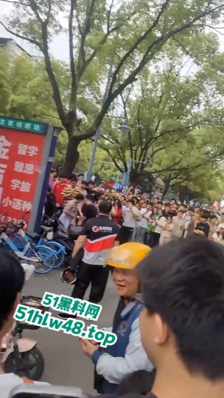 湖南纯爱小伙应声倒地！小伙为爱奔赴湖南打工，为爱工资全款上交却被女友戴绿帽。-4