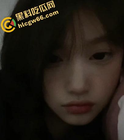 浙江天台育英小母狗【许诗茵】调教视频全网流出,被操到翻白眼舔脚求饶,校长急疯连学校大门都不让进了!-2