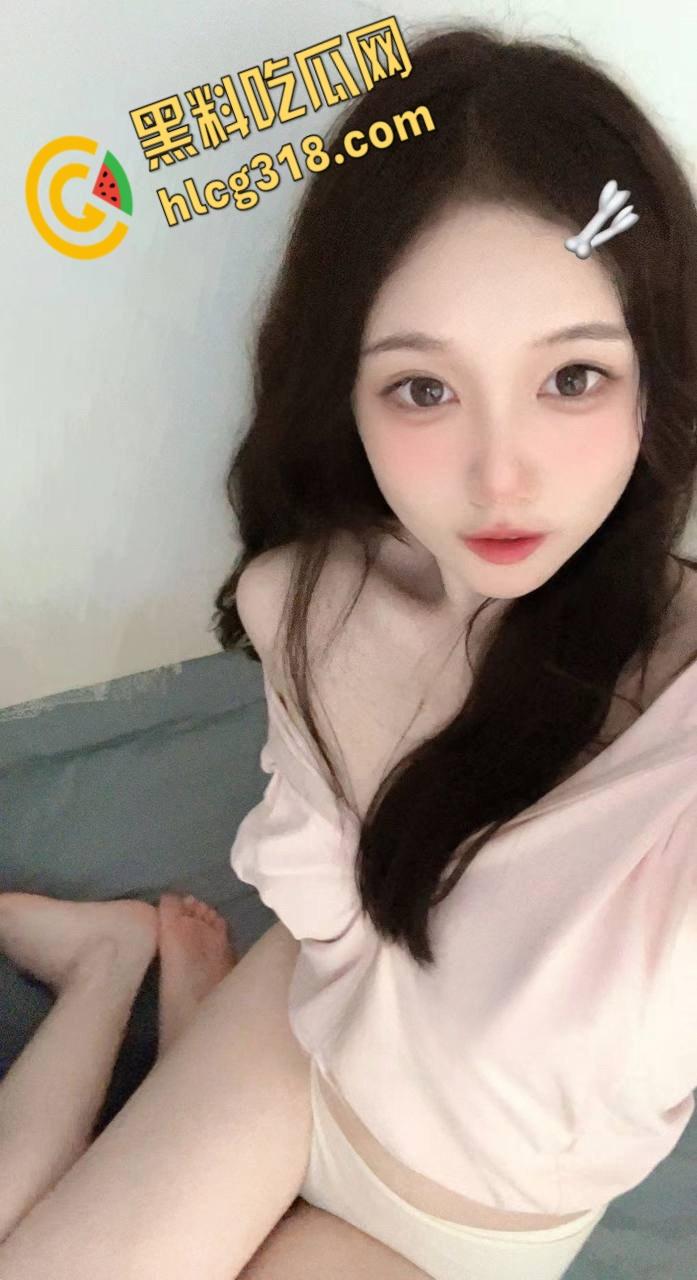 精盆小母狗【小川大王】被金主调教爆操,白丝袜自慰抠逼,白嫩酮体被无套后入,拔出来身体都在颤抖!-1