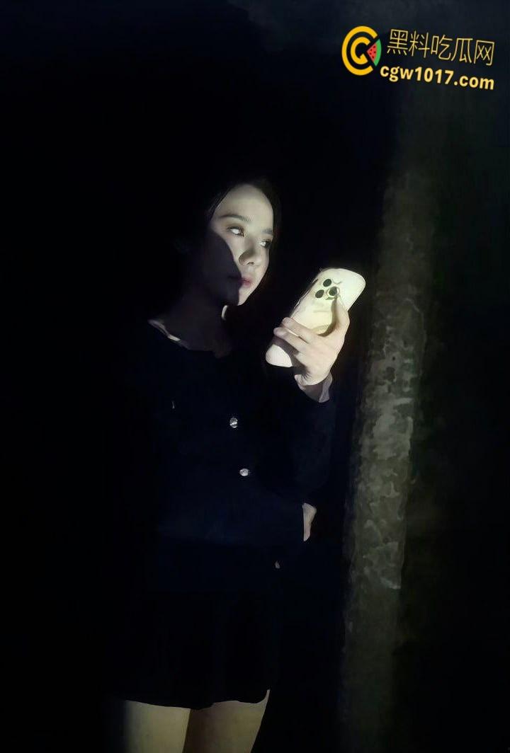 广西南宁琅西菜市站街女后续,火爆全网后竟排起长龙队,小姐姐骚逼被操到冒烟,嫖客蜂拥扫街狂肏!-5