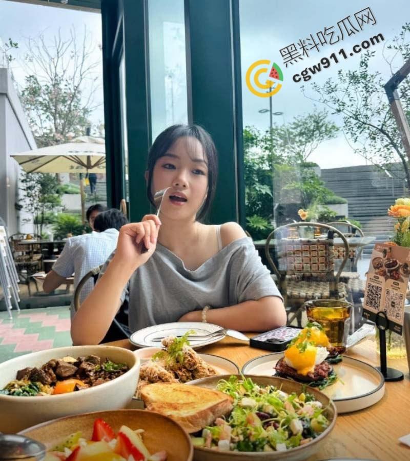 广州清纯学霸【李悦】白天是才女，夜晚化身淫艳女神，被金主无情束缚调教，道具插逼淫荡本性尽情展现-1