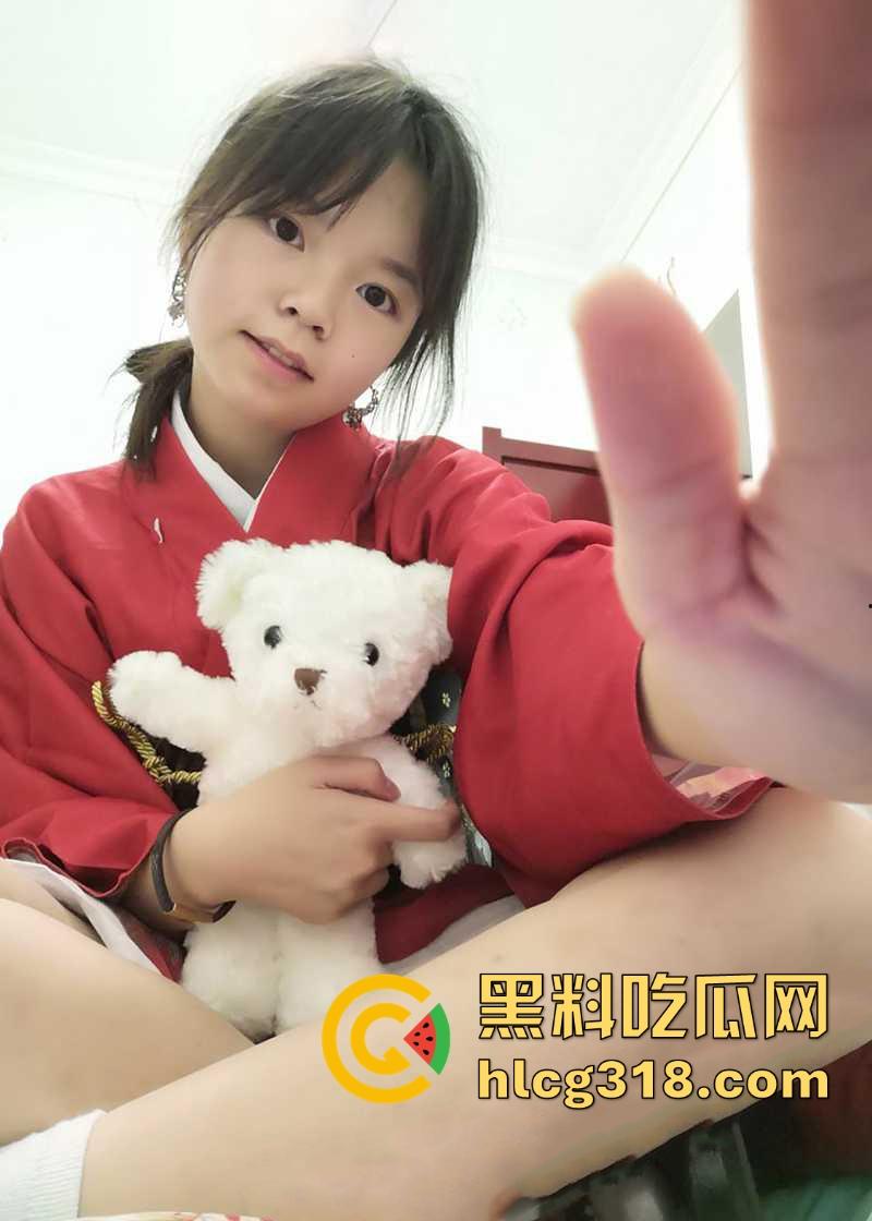广西职业学院性瘾少女【秦丽丽】清纯萝莉大搞反差,舌钉乳钉装饰身体,心型阴蒂淫荡母狗-1