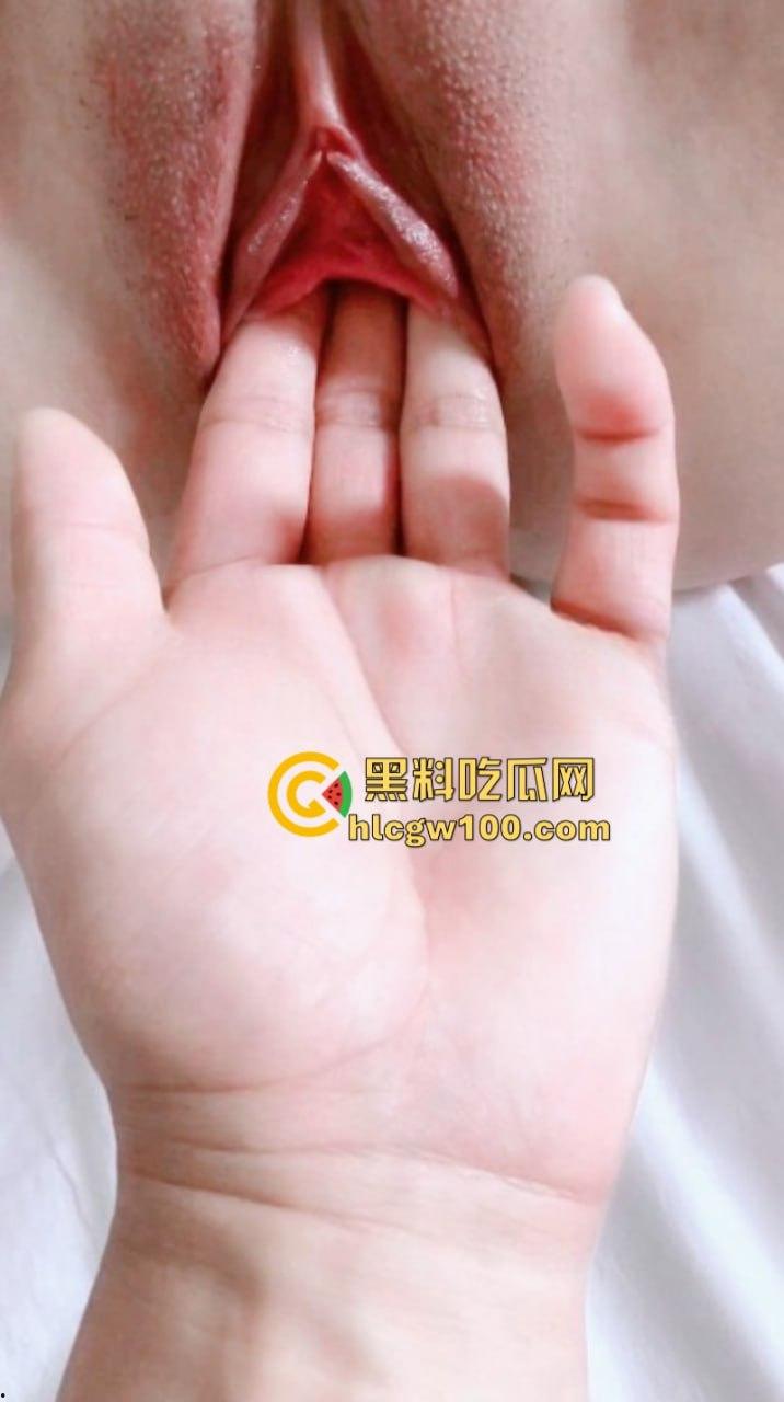 推特博主绿帽龟圈养母畜【丫头呀】供单男s随意玩弄 掰逼求操 口爆咽精又喝尿尺度惊人-2