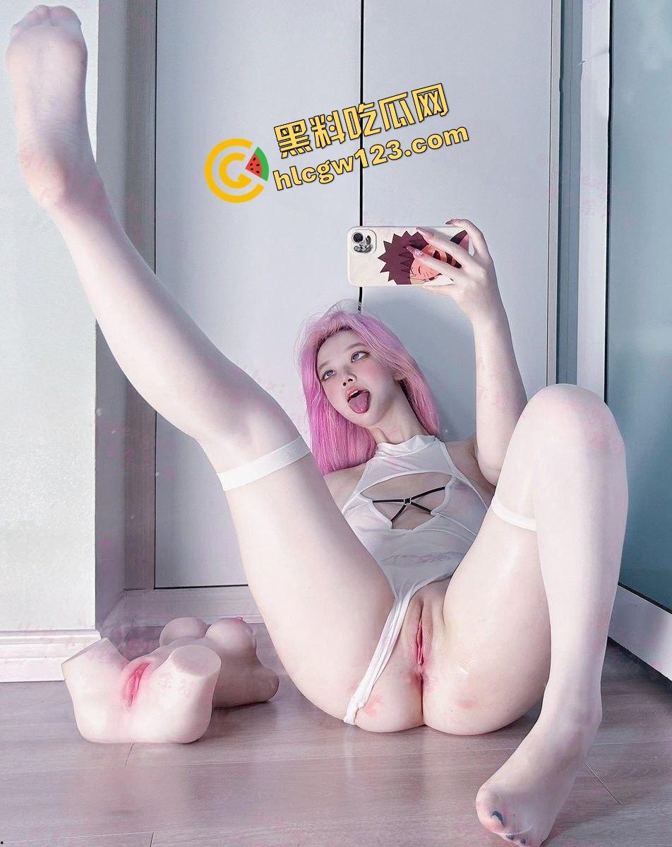 当馒头脸白虎逼撞上阿黑颜,骚得流油,就是不知道是真白虎还是剃过的,别等插进去才发现刺鸡巴!-6