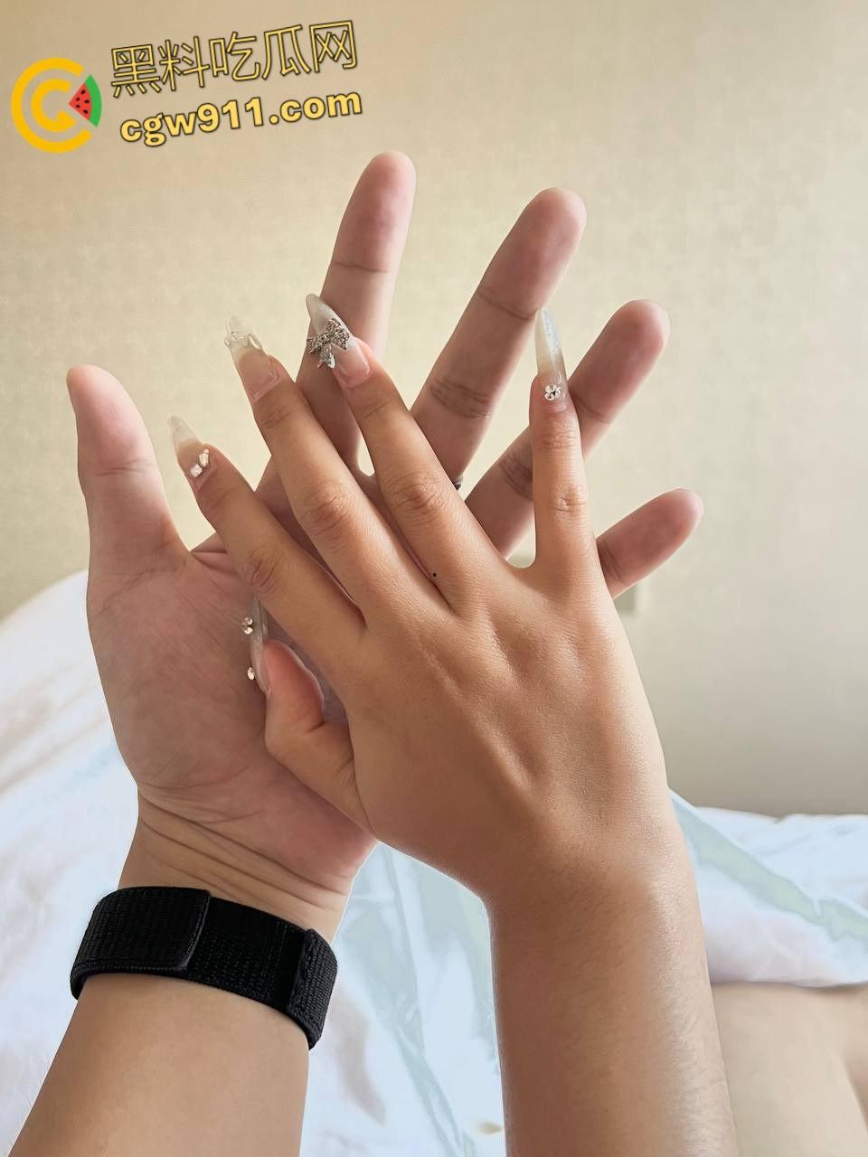 福建莆田女海王【吴湘婷】,被曝脚踏多条船,一边叉开腿被爆干,一边与暧昧对象语音聊天,偷情感刺激到爆 !-5