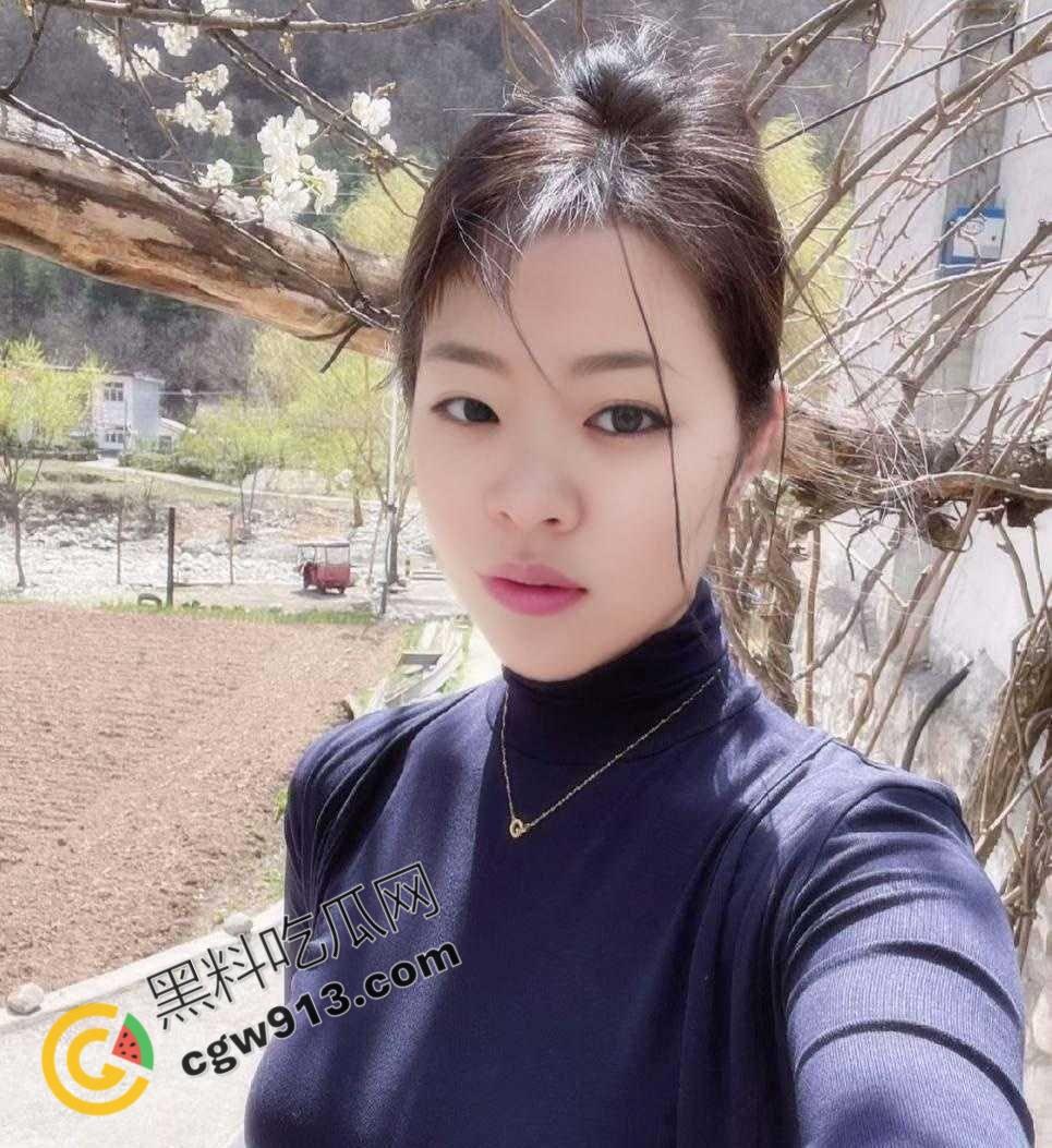 湖南怀化气质人妻张雨梅出轨大屌网友,床上原形毕露,羞涩嫩穴被抽插爽翻天-1