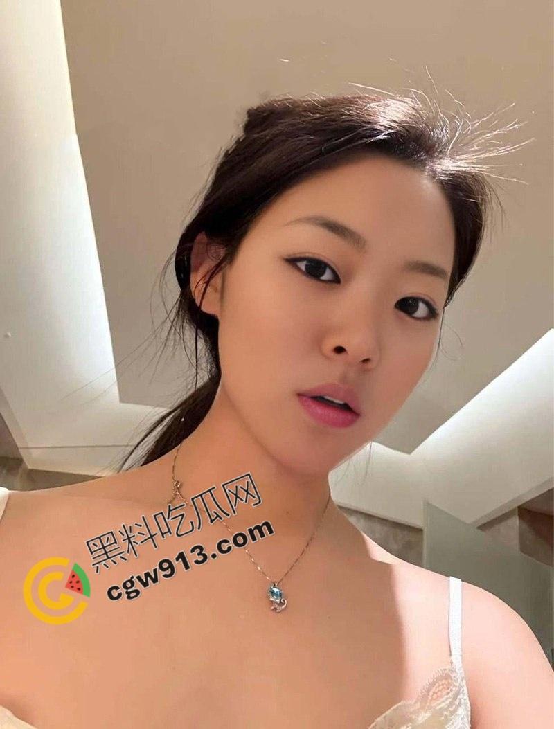 湖南怀化气质人妻张雨梅出轨大屌网友,床上原形毕露,羞涩嫩穴被抽插爽翻天-5