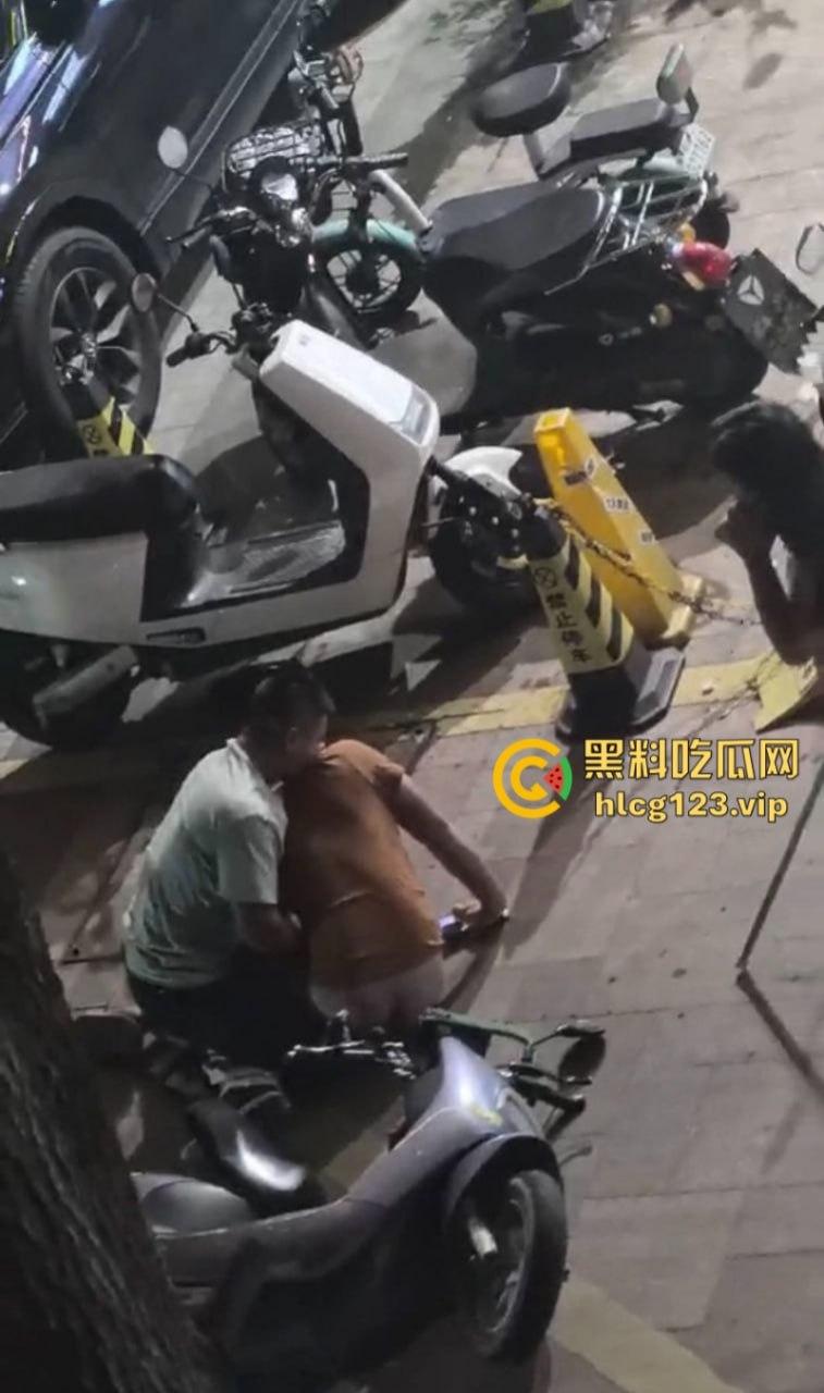 21世纪抓小三新高度 男小三惨遭脱裤捏命根子 哪里操的我老婆就毁掉哪里!-2