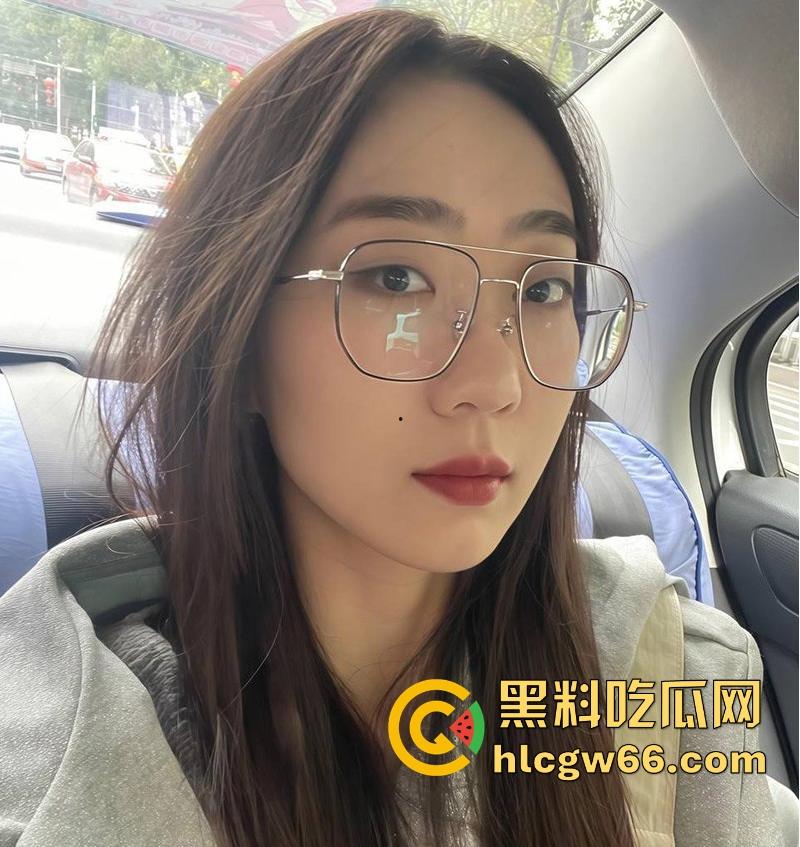 成都小学语文老师【苏靖雯】酒店约炮学生家长视频流出 主动口交上位榨精 无比风骚!-2