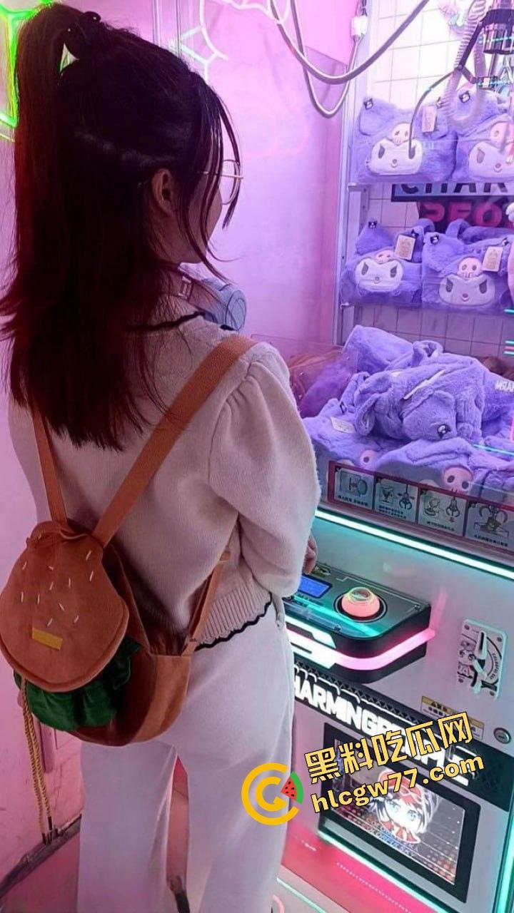 柳州卖水果老表勾搭学生妹约炮炫耀,清纯校花被操到喷水,视频流出辣眼睛!-9