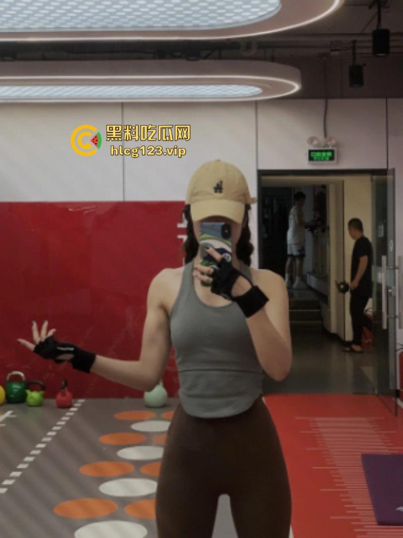 抖音15万粉丝【黄阿玛】平时爱骑车健身身材巨好的完美炮架 骑行圈果然乱！-5