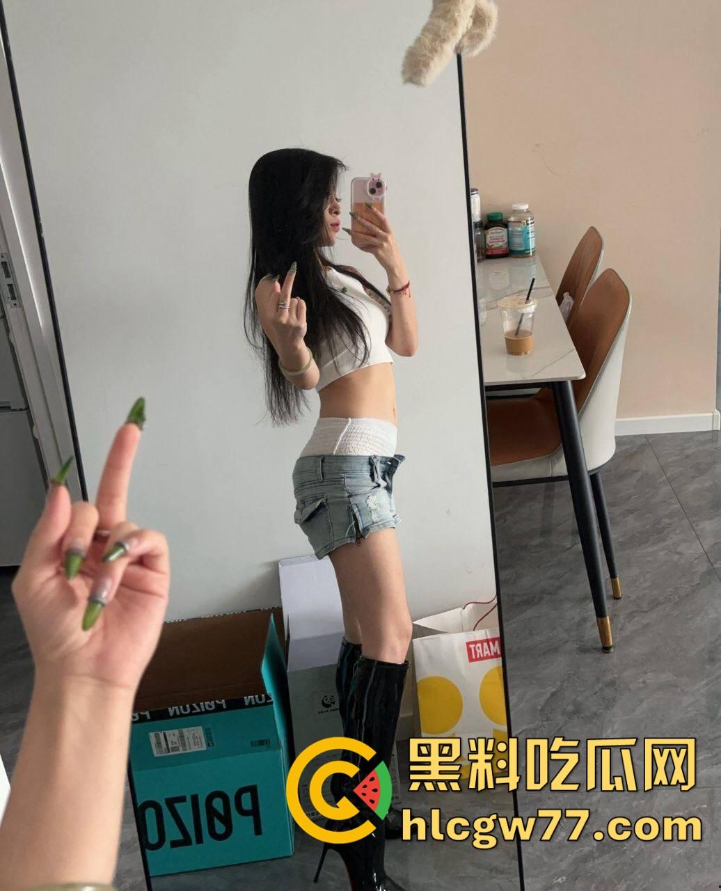 踏马是个人才啊,拿鱼换炮!两个钓鱼佬拿钓的鱼去找街边快餐店换炮,还真被他换到了!-1