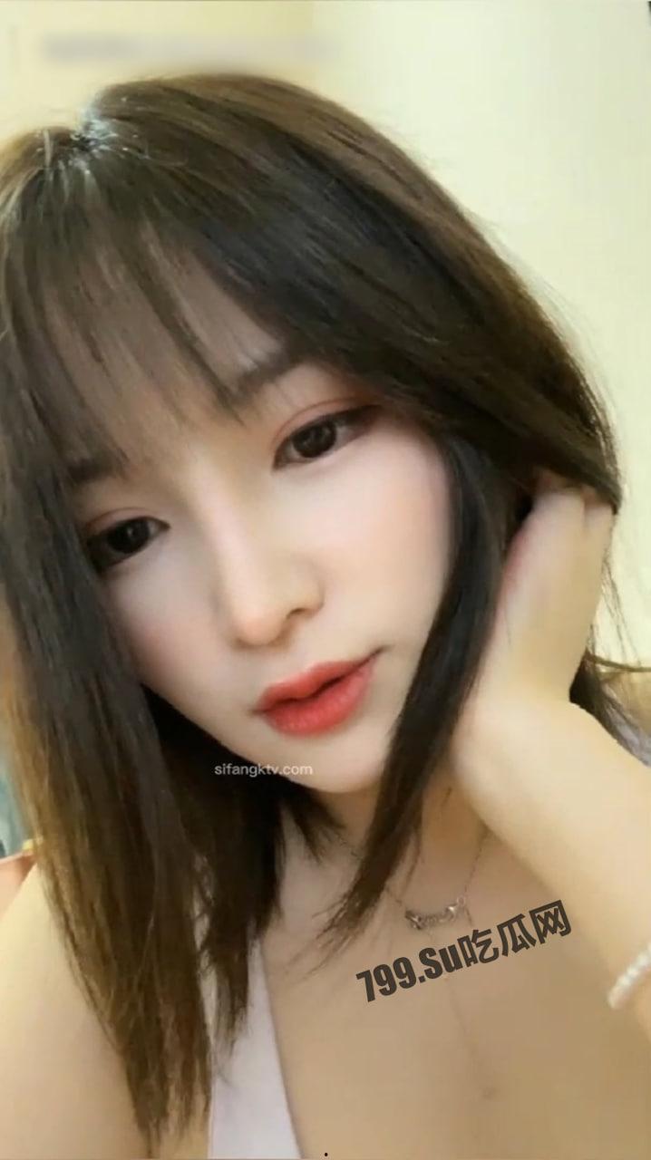 抖音高颜值瑜伽主播「妤子」超大尺度一对一 美乳硕臀很性感-1