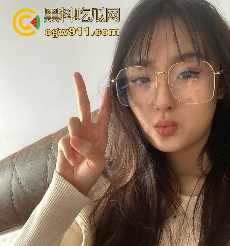 河北邢台人民教师【李安艺】课堂上的严师,私下的反差母狗,男友无套后入蜜桃翘臀,还是老师骚!-4