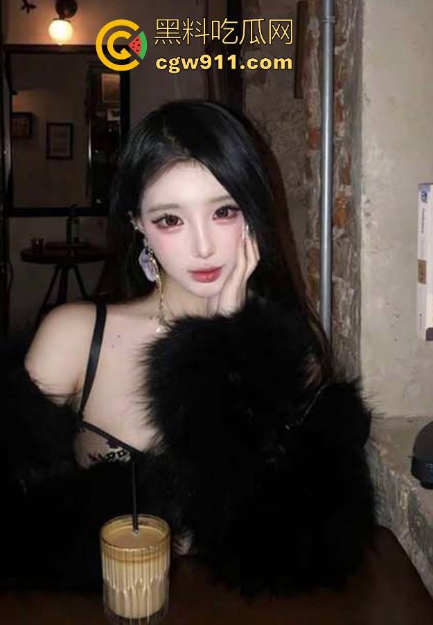 嫂子喜欢上了漏出野战的感觉,深夜主动拉着我去车库漏出野战,直接没忍住很快就内射了!-2