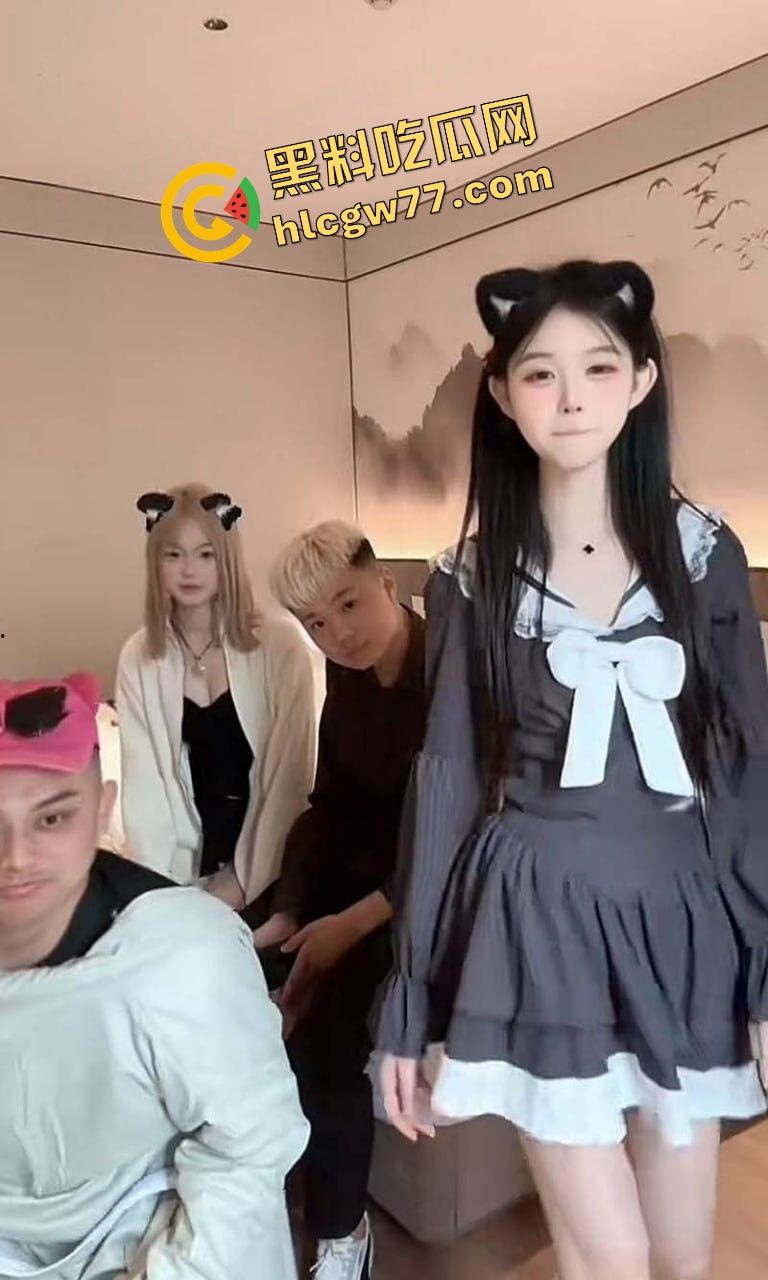 抖音清纯网红【诗颖】彻底崩了,拍视频是假,酒店趴体被精神小黄毛操成狗才是真!-9