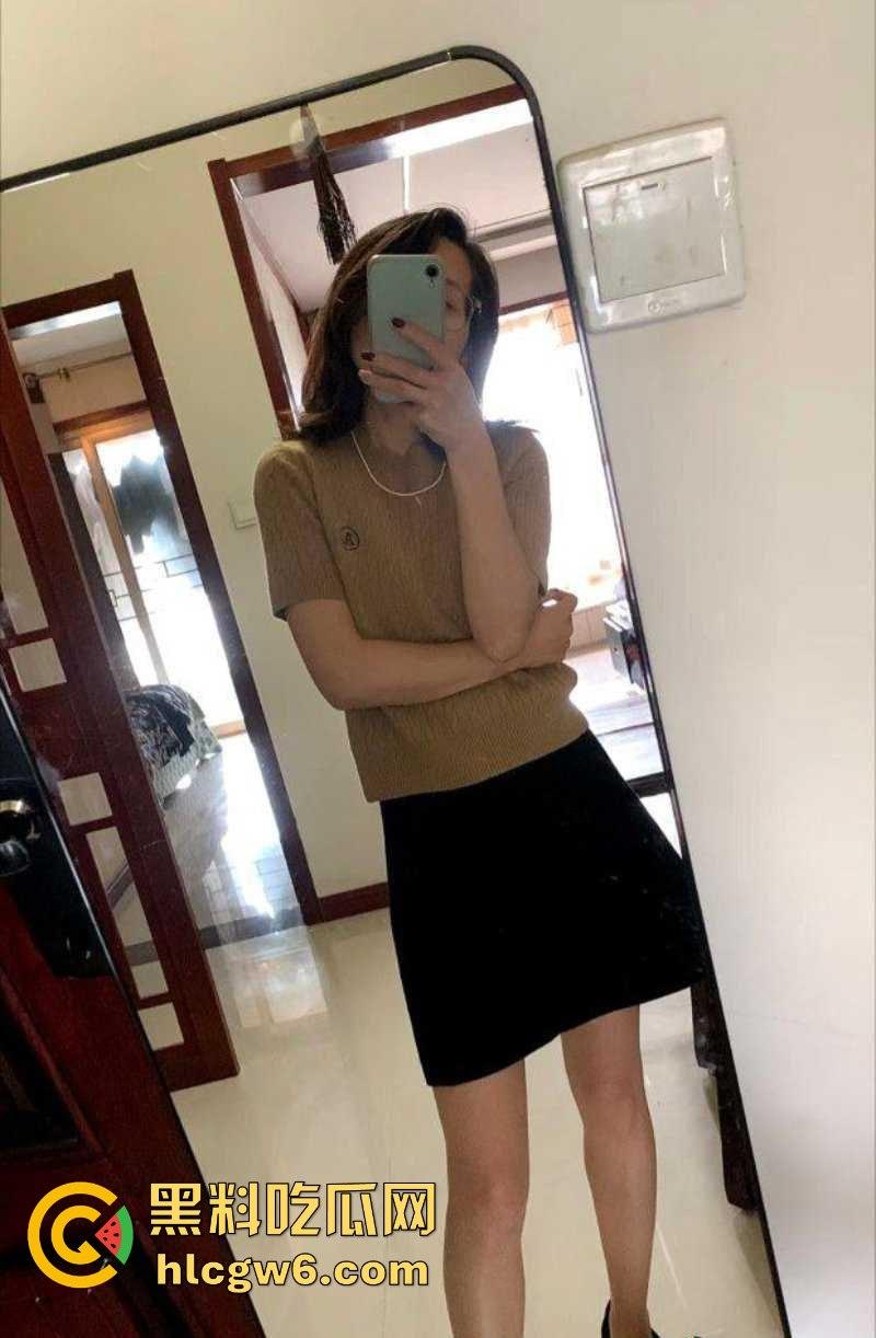 涡阳县小学女校长塌房视频流出 风韵少妇上位疑似靠教育局长床上绩效 后入摇床摇出来的校长椅稳如泰山!-4