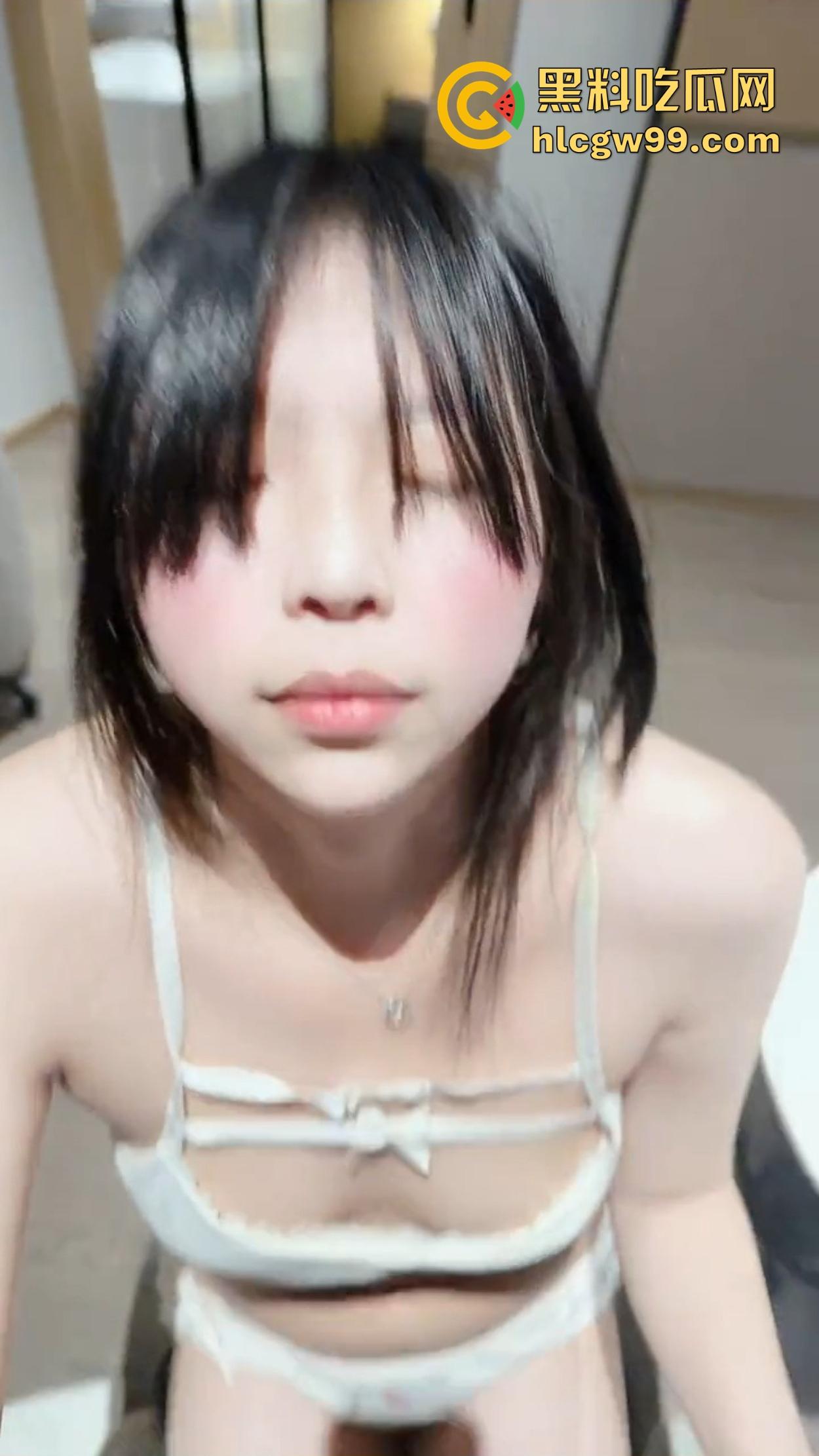 山西林业职业技术学院『林甜甜』曾经的高冷女神如今成跪地小母狗,喝尿舔脚任人践踏,扇脸羞辱都不敢喘气!-11