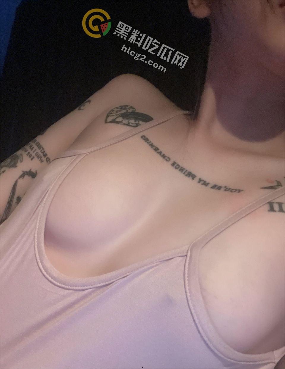 顶级纹身美女OnlyFans(xgina)性感蜜桃胸曝光:私密视频震撼网络-10