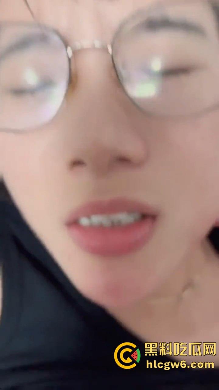 河北张家口小哥新交女友变母狗,26岁处女被破后骚到主动求干,同居后一起看AV随时开干,母狗养成教程上线!-1