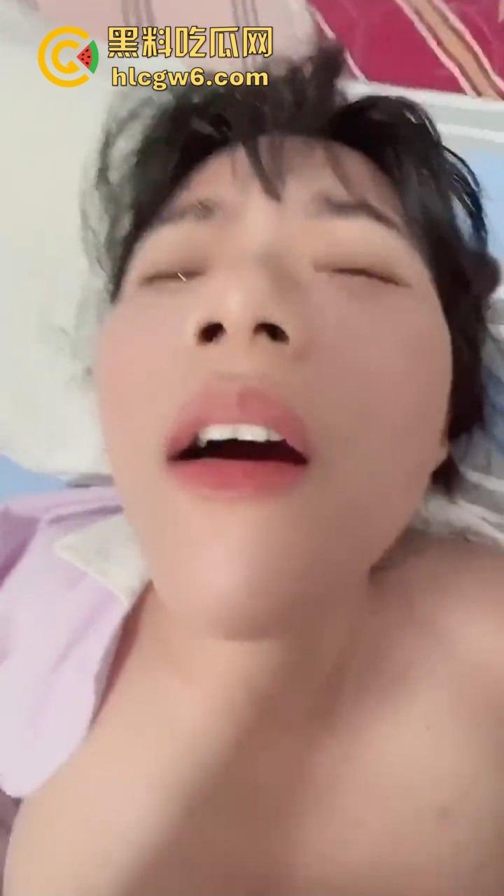 河北张家口小哥新交女友变母狗,26岁处女被破后骚到主动求干,同居后一起看AV随时开干,母狗养成教程上线!-2