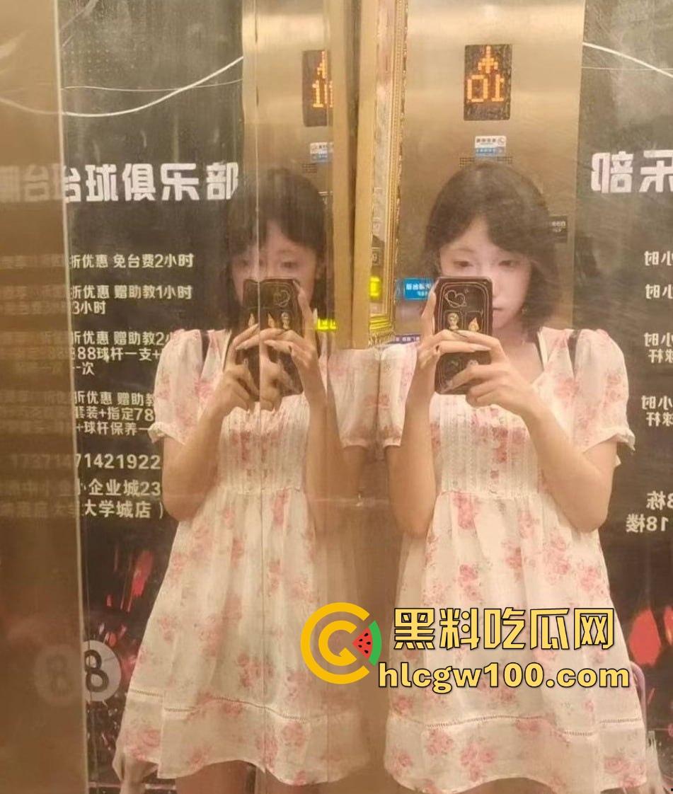 19岁学生骚婊【邵丽燏】土豪网调视频流出,乖乖掰逼拍内裤完成羞耻任务,小母狗本色暴露,真他妈骚到极致!-12