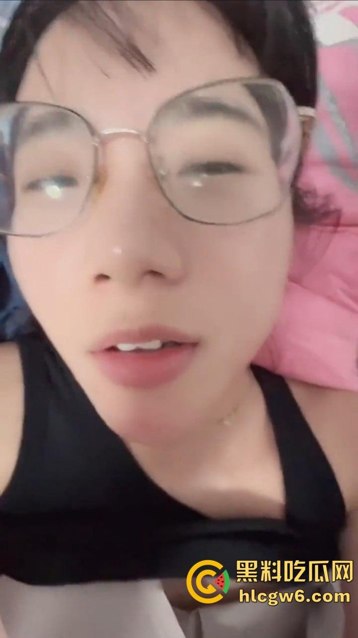 河北张家口小哥新交女友变母狗,26岁处女被破后骚到主动求干,同居后一起看AV随时开干,母狗养成教程上线!-5