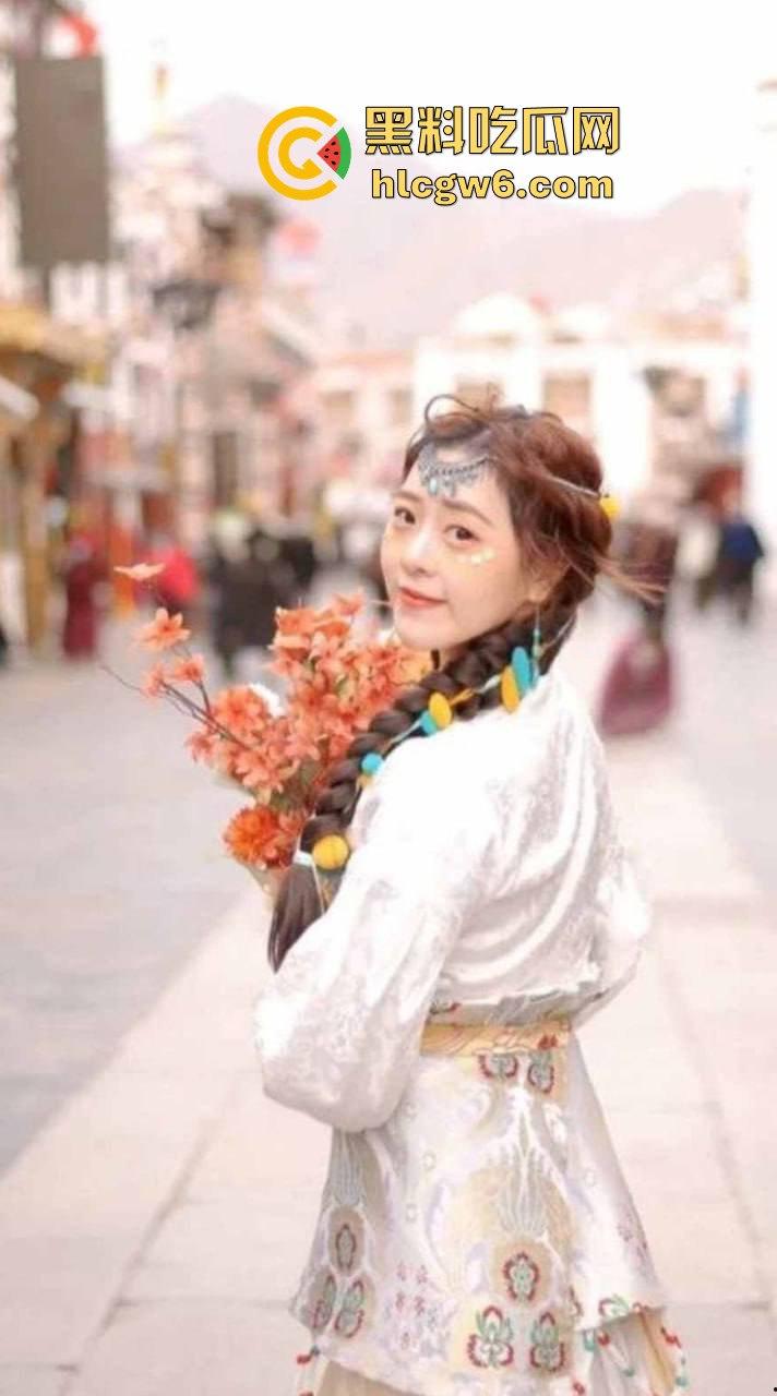 浙江杭州极品颜值巨乳【陈文曦】啪啪视频被爆出，极度渴望的眼神直呼顶不住！-1