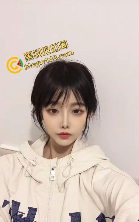 抖音20万粉丝擦边小妖精『大龙卷师』定制福利流出,178cm逆天长腿萝莉,挑逗骚技一套接一套!-7