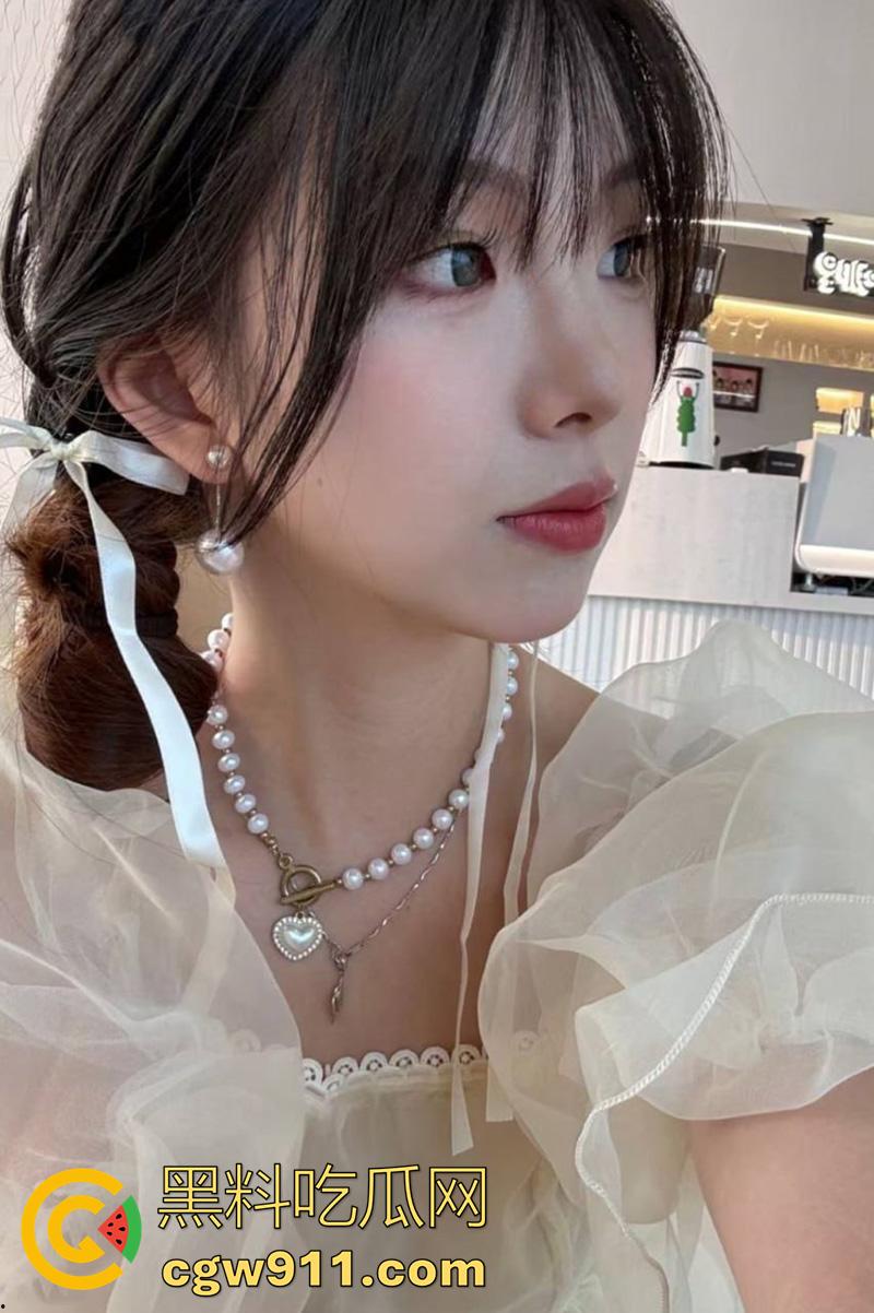 南京艺术学院舞蹈生【江梦研】,背着男友偷情大屌体育生,纤细的身体被粗大鸡巴爆操抽插,这身材真诱人啊!-1