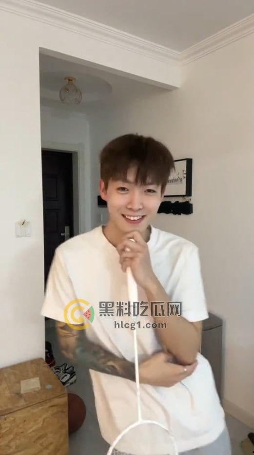 广东羽毛球教练【沈仔】因手机丢失被发现是同性恋,男男性爱视频被流出-4