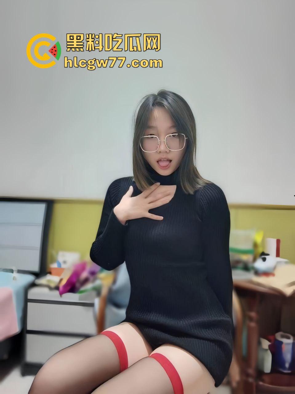 厦门大学大一学妹【魏小小】性爱视频曝光,清纯外表下藏着反差婊本性 虽是大学生但床上技术堪比女优!-3